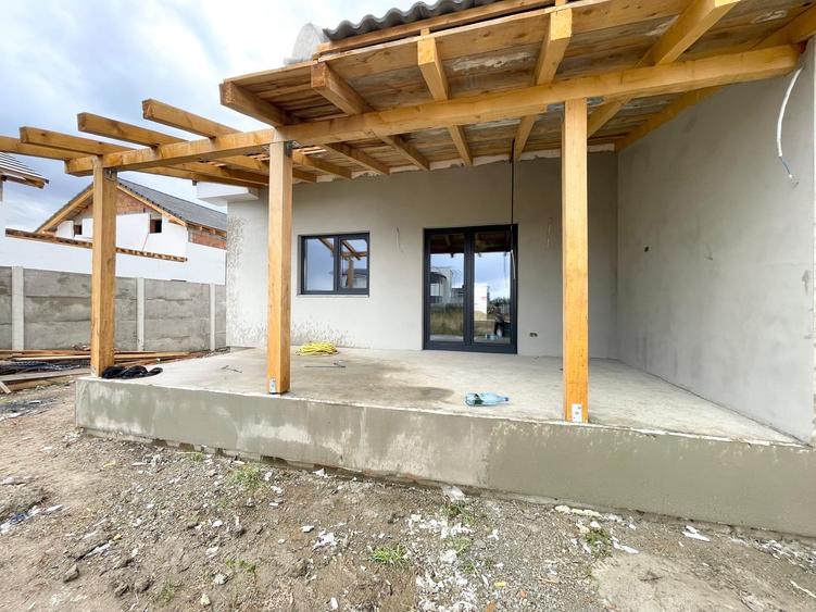 Duplex cu 3 camere cu Canalizare în Moșnița Veche