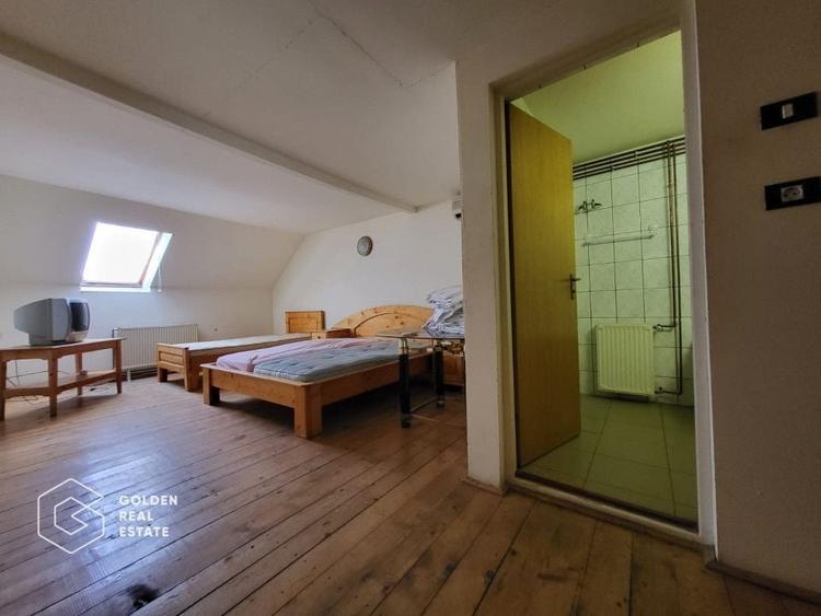 Casă individuală cu 12 camere cu Teren 1000 Mp în Central