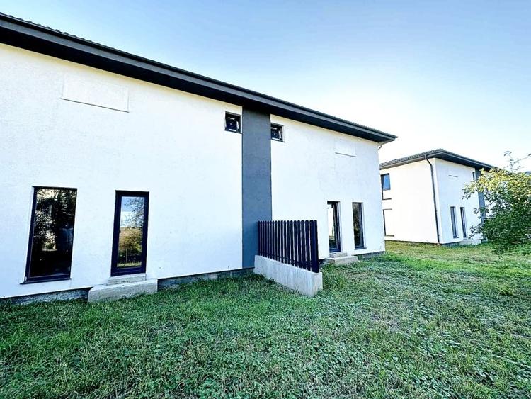 Duplex cu 4 camere cu Canalizare în Gilău