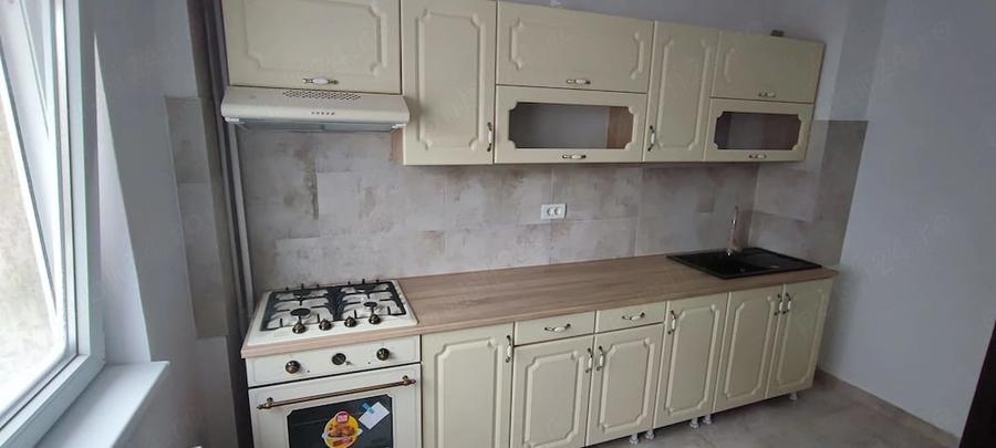 Apartament cu 4 camere semidecomandat în Colentina