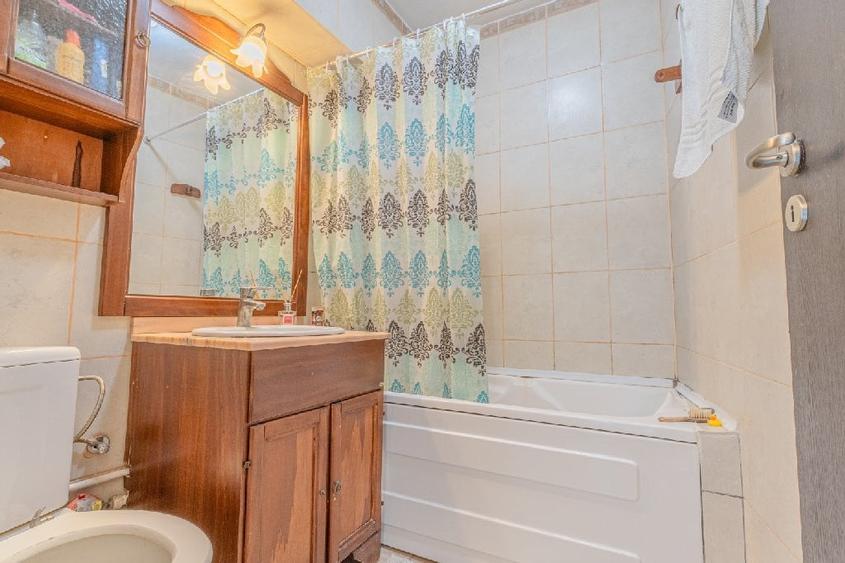 Apartament cu 3 camere semidecomandat în Cazino