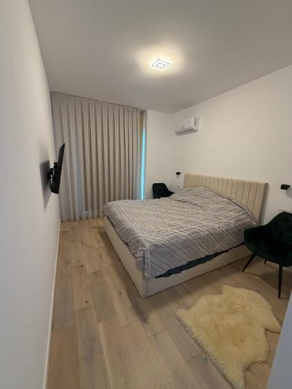 Apartament cu 3 camere semidecomandat, mobilat în Central