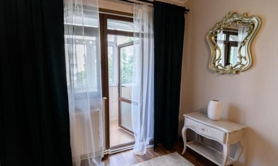 Apartament cu 2 camere semidecomandat, mobilat în Casa de Cultură