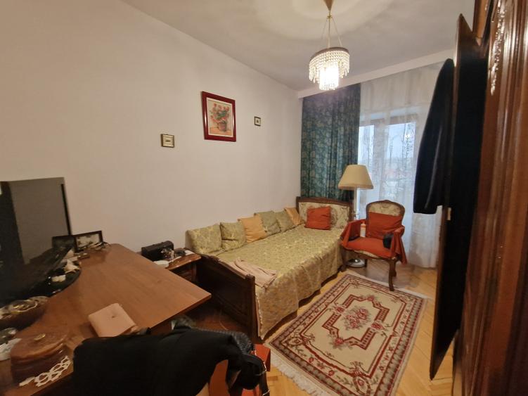 Apartament cu 4 camere decomandat, mobilat în Centru Civic