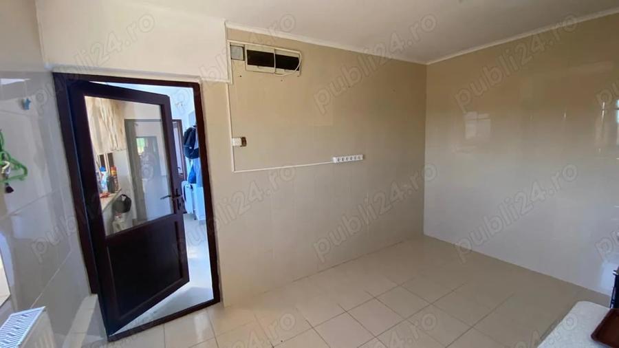 Casă cu 6 camere cu Teren 231 Mp în Central