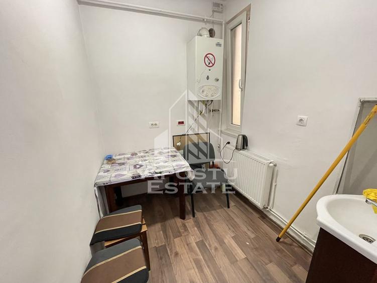 Spațiu comercial, de 47 mp, în P-ța Unirii