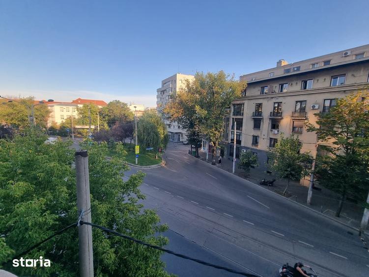 Apartament cu 5 camere decomandat în Iancului