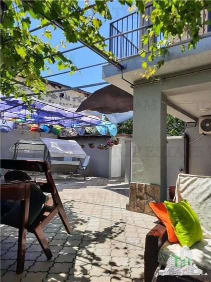 Casă cu 10 camere cu Canalizare în Central