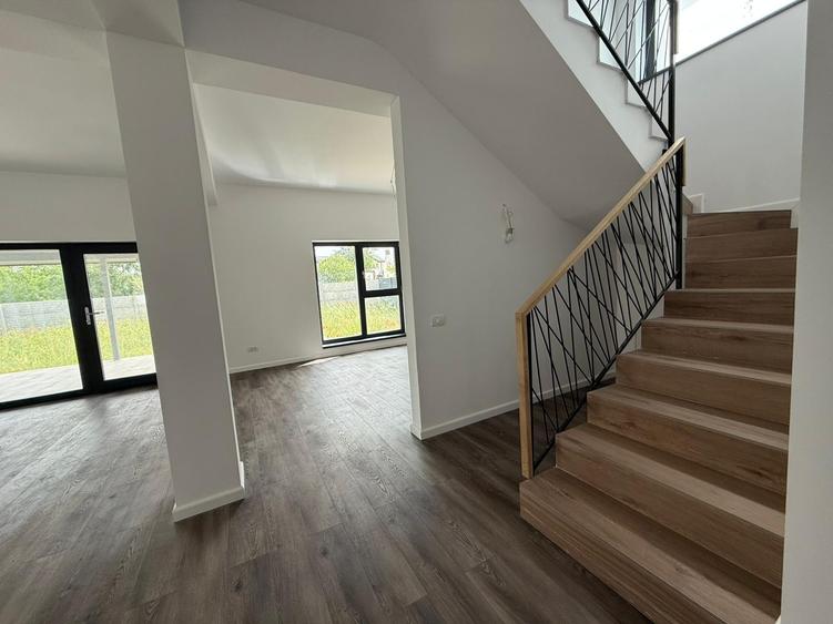 Casă individuală cu 4 camere cu Teren 400 Mp în Prelungirea Ghencea