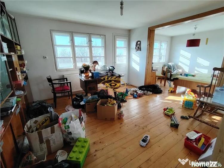 Casă cu 5 camere cu Teren 2000 Mp în Central