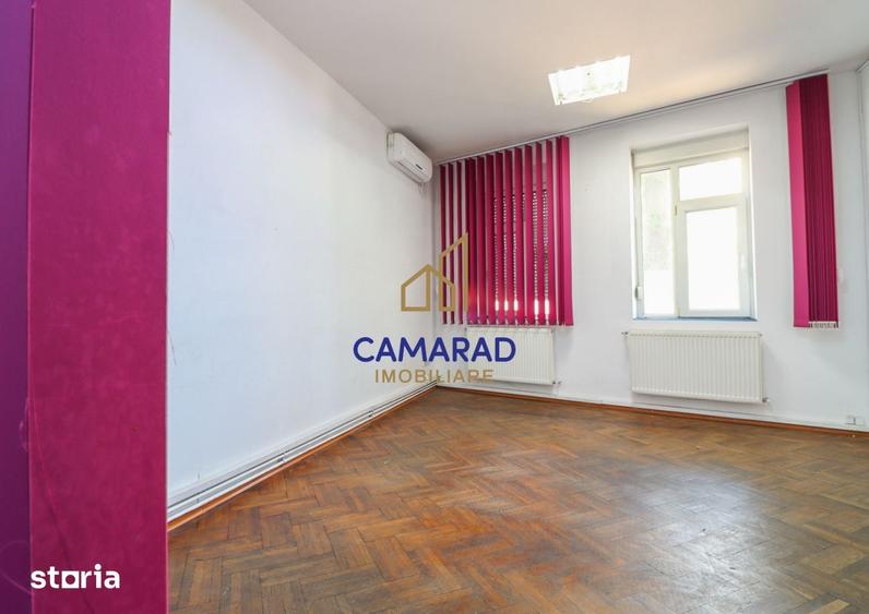 Casă cu 9 camere cu Teren 50 Mp în Tei