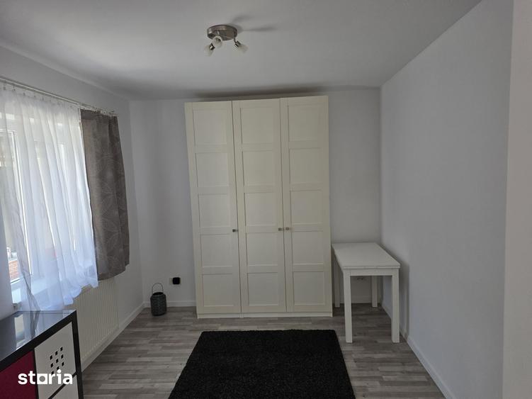 Casă cu 5 camere cu Teren 286 Mp în 1 Mai