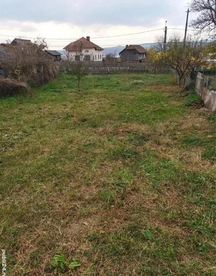 Teren de 1400 mp, în Budeasa