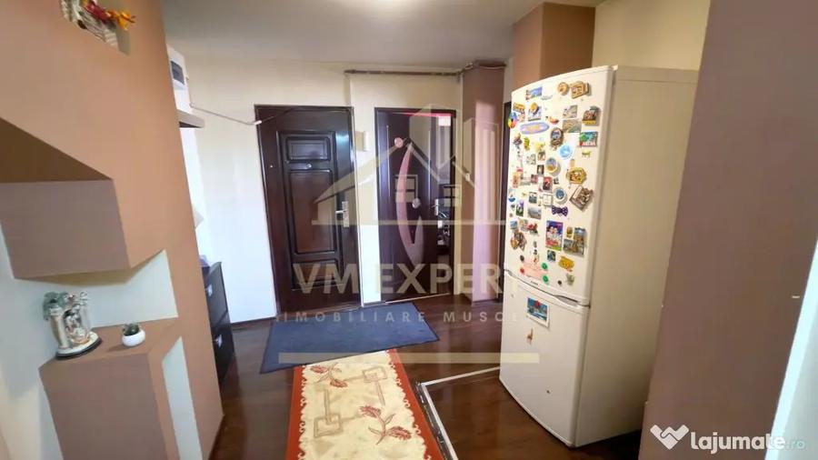 Apartament cu 3 camere decomandat în Sud