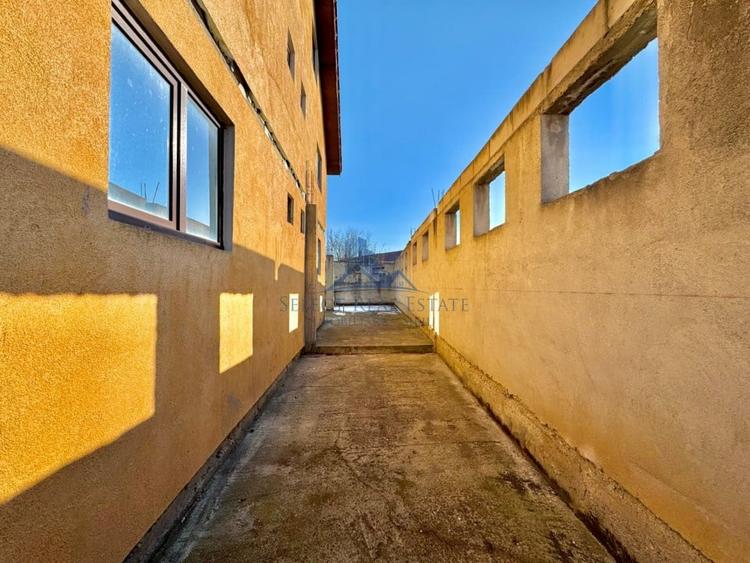 Casă individuală cu 12 camere cu Canalizare în Cristian