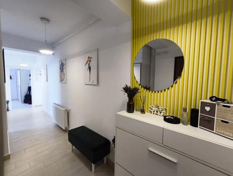 Apartament cu 3 camere decomandat în Central