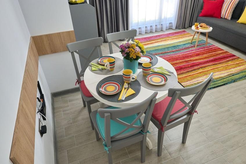 Apartament cu 3 camere decomandat în Mamaia-Sat