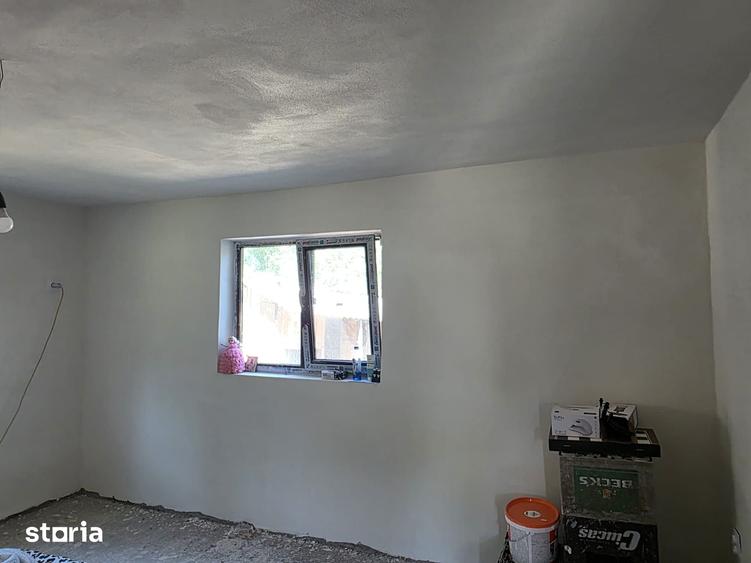 Casă cu 6 camere cu Teren 640 Mp în Davidești