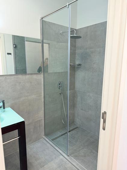 Apartament cu 5 camere decomandat, mobilat în Primăverii