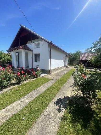 Casă cu 3 camere în Băbeni