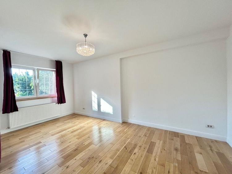 Duplex cu 8 camere cu Canalizare în Iancu Nicolae