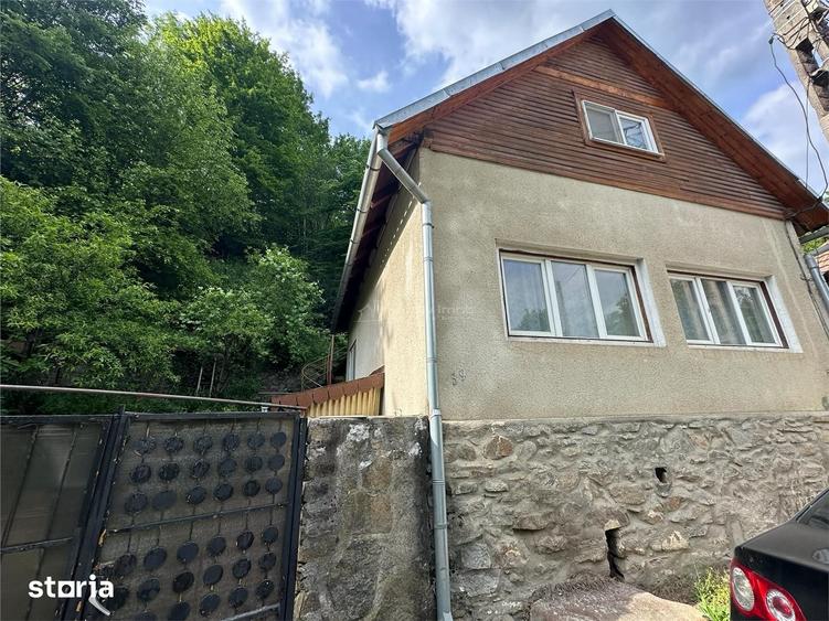 Casă cu 4 camere cu Teren 647 Mp în Central
