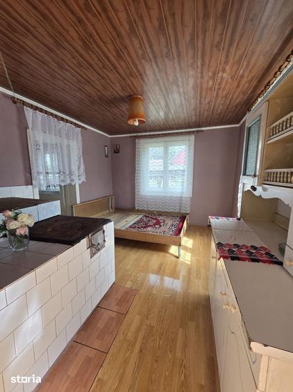 Casă cu 4 camere cu Teren 1500 Mp în Zamostea