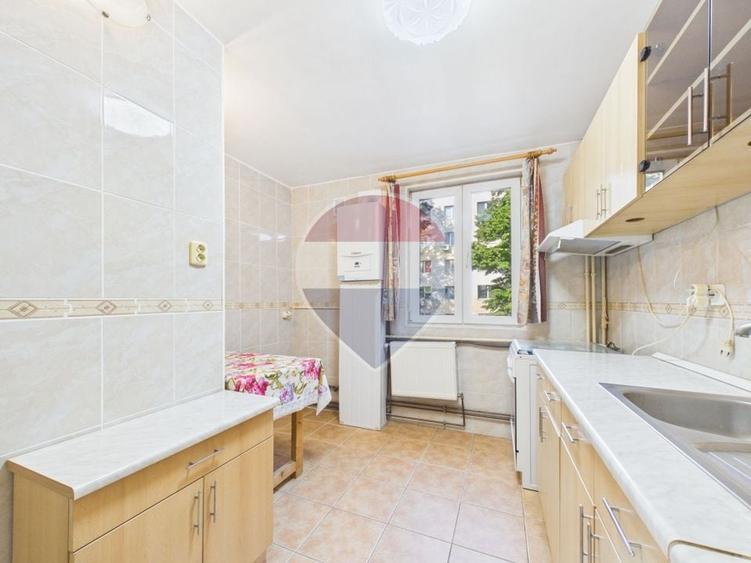 Apartament cu 3 camere decomandat, mobilat în Titan
