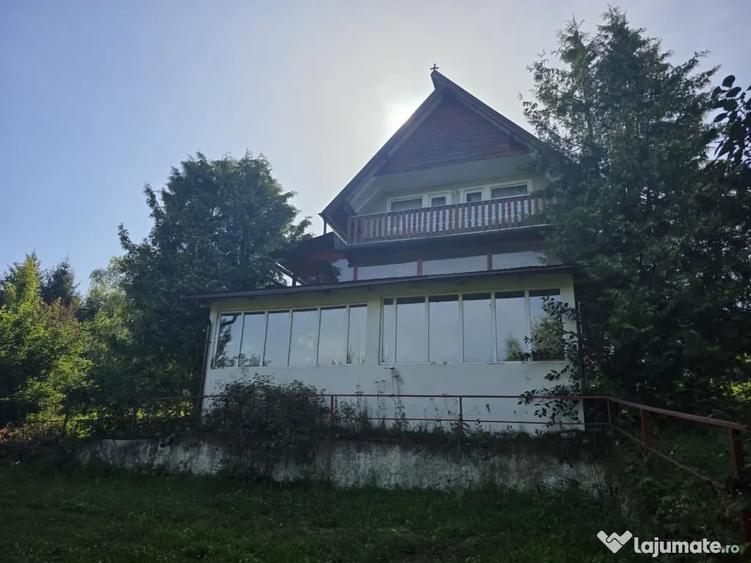 Casa de vacan?a in Fundata, Bra?ov 3.300 mp teren, acces direct din DN73 - 1