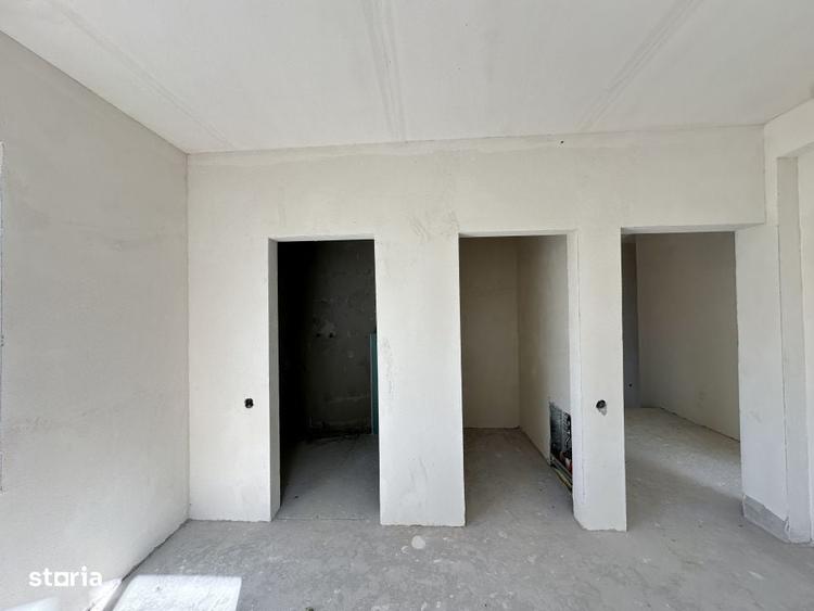 Casă cu 4 camere cu Teren 400 Mp în Luna