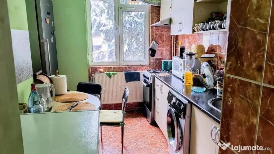 Apartament cu 3 camere decomandat în Berceni