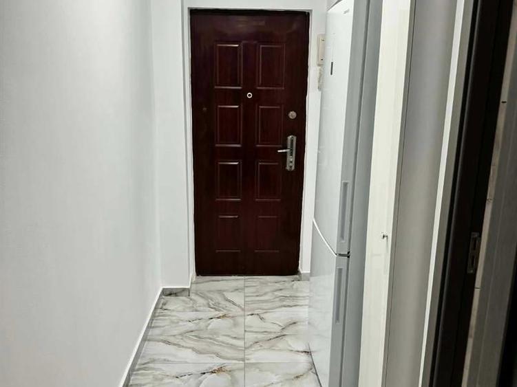 Apartament cu 2 camere semidecomandat, mobilat în Craiovița Nouă