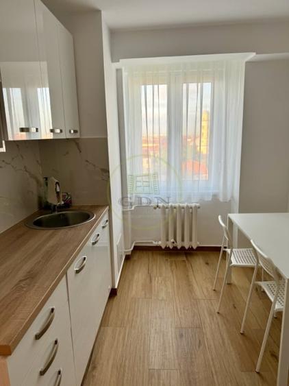 Apartament cu 4 camere decomandat, mobilat în Central