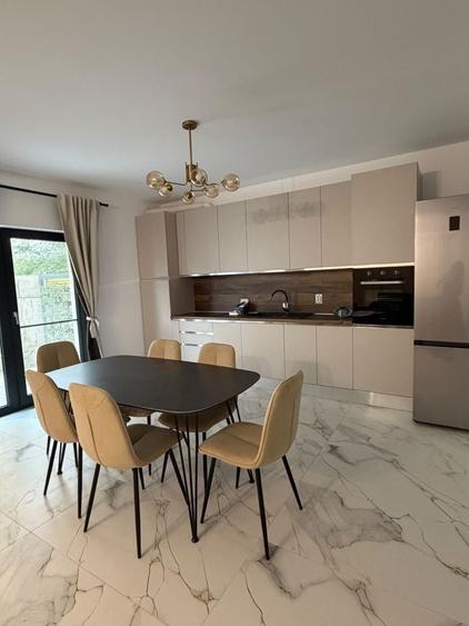 Apartament cu 3 camere decomandat în Malu Mare