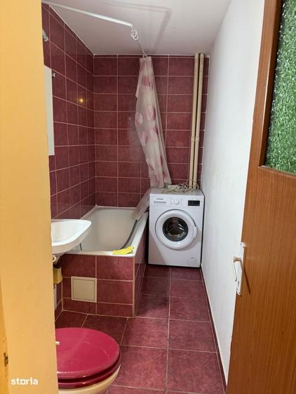 Garsonieră decomandată în Titan