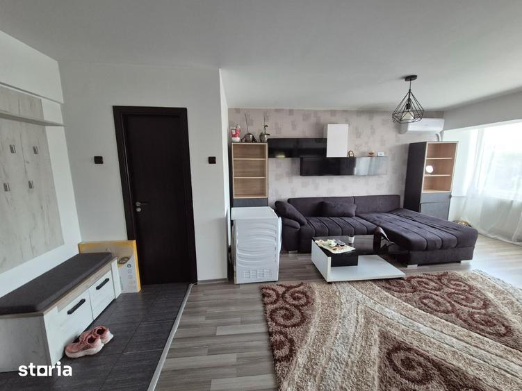 Apartament cu 3 camere semidecomandat în Nicolina