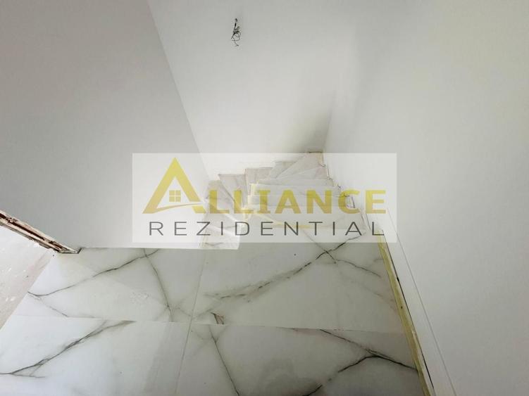 Duplex cu 4 camere decomandat cu Canalizare în Metalurgiei