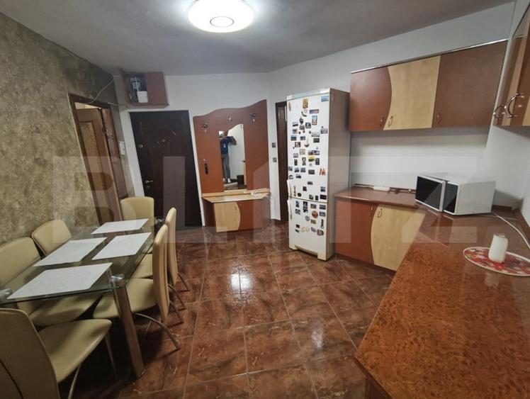Garsonieră decomandată în Rogerius