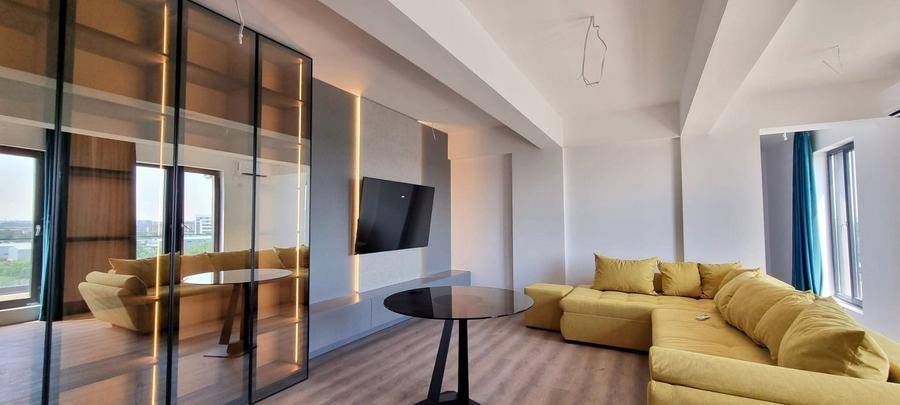 Penthouse cu 3 camere decomandat în Nord-Est