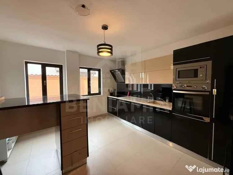 Casă cu 5 camere cu Teren 509 Mp în Cârcea