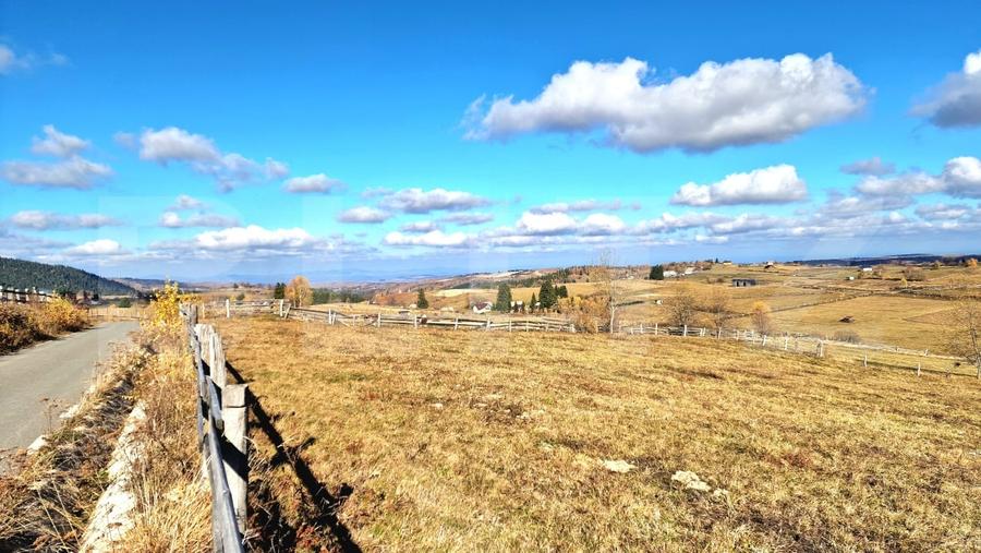 Teren Construcții extravilan de 3269 mp, în Mărișel