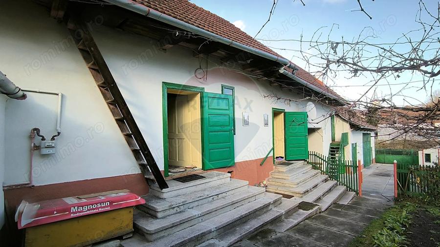 Casă cu 4 camere cu Teren 1084 Mp în Vale