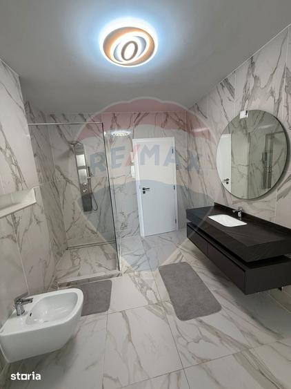 Casă cu 6 camere cu Teren 484 Mp în Central