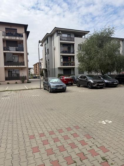 Apartament cu 2 camere semidecomandat în Girocului
