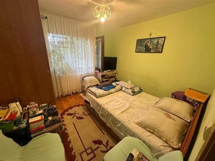 Apartament cu 3 camere decomandat în Sud
