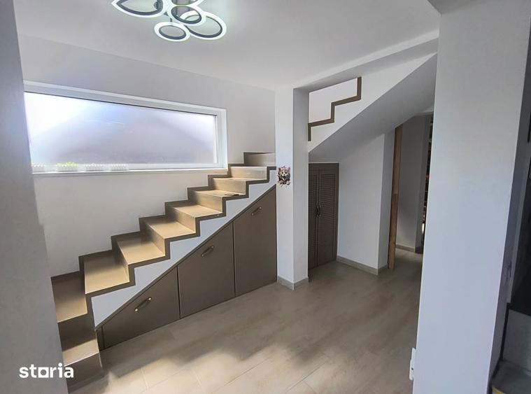 Casă cu 4 camere cu Teren 433 Mp în Sânmihaiu Român
