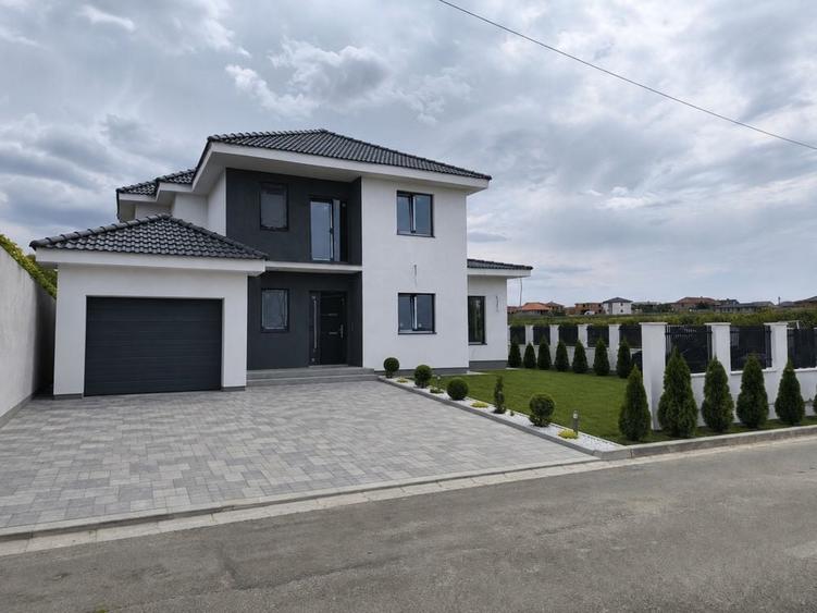 Casă cu 4 camere în Sânmartin
