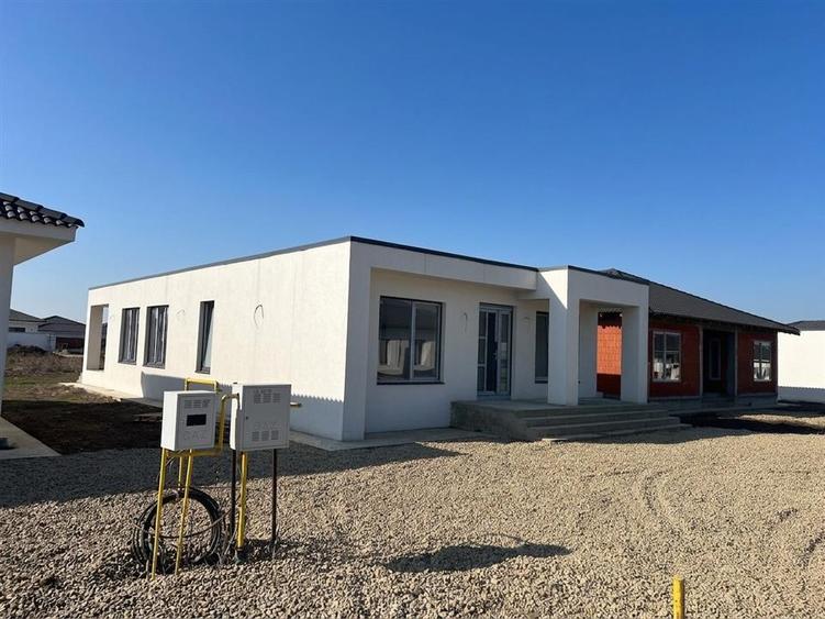 Casă cu 4 camere cu Teren 500 Mp în Sântandrei