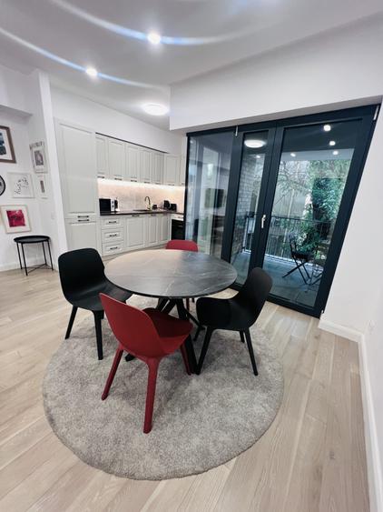 Apartament cu 2 camere semidecomandat, mobilat în Moșilor