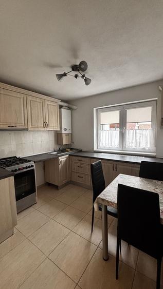 Apartament cu 3 camere decomandat, mobilat în Sud